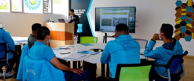 Proyecto de vinculación: Enseñanza de seguridad vial a conductores de vehículos Proyecto de vinculación: Enseñanza de seguridad vial a conductores de vehículos