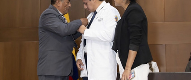 Imposición de Insignias – Carrera de Medicina Imposición de Insignias – Carrera de Medicina