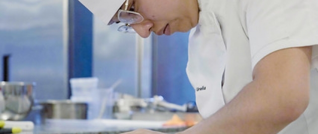 UTPL en Chokao 2025: creatividad y talento en la feria del cacao y chocolate