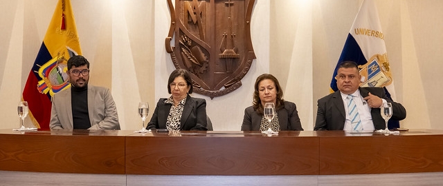 Imposición de Indumentaria a los estudiantes de Enfermería Imposición de Indumentaria a los estudiantes de Enfermería
