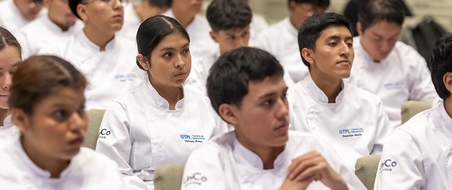 Investidura de estudiantes de primer ciclo de la carrera de Gastronomía UTPL