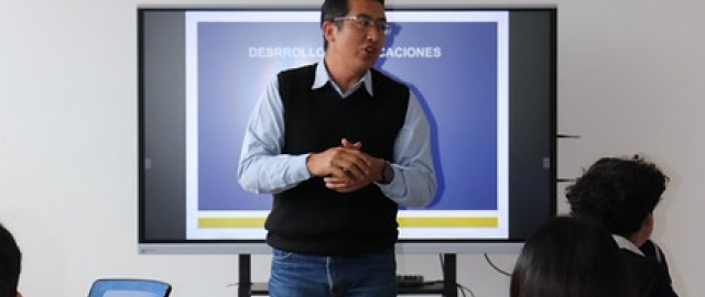 Talleres Académicos dirigidos a estudiantes de bachillerato de Loja Talleres Académicos dirigidos a estudiantes de bachillerato de Loja