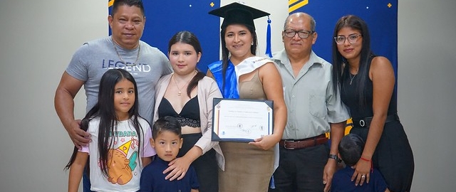 Nuevos profesionales de Galápagos recibieron su título Nuevos profesionales de Galápagos recibieron su título