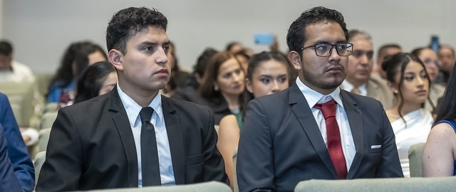 Estudiantes de Fisioterapia reciben sus mandiles