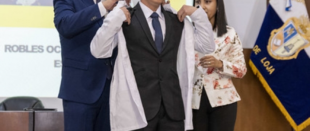 Imposición de mandiles a estudiantes de Fisioterapia