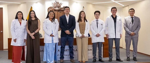 Imposición de mandiles | Carrera de Bioquímica y Farmacia