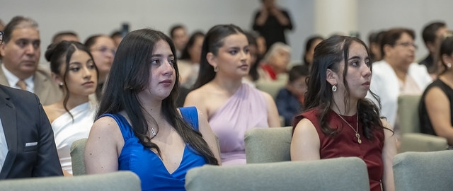 Estudiantes de Fisioterapia reciben sus mandiles