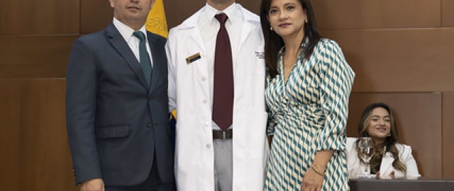 Imposición de Insignias – Carrera de Medicina