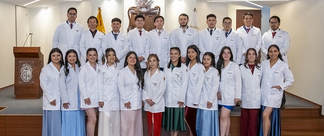 Estudiantes de Fisioterapia reciben sus mandiles