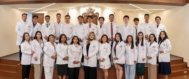 Imposición de mandiles | Carrera de Bioquímica y Farmacia