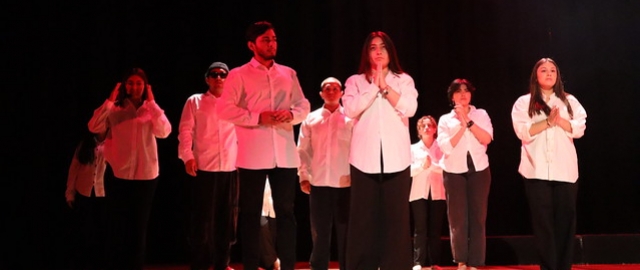 Carrera de Comunicación presentó la obra de teatro "Espejos" Carrera de Comunicación presentó la obra de teatro "Espejos"