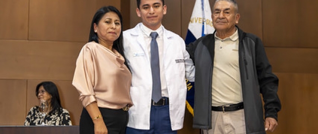 Imposición de Insignias – Carrera de Medicina Imposición de Insignias – Carrera de Medicina