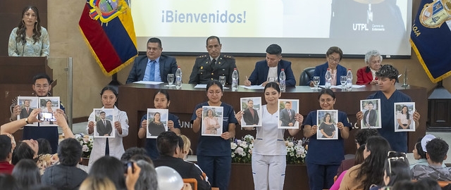 Pasarela “Enfermería a través del tiempo” Pasarela “Enfermería a través del tiempo”