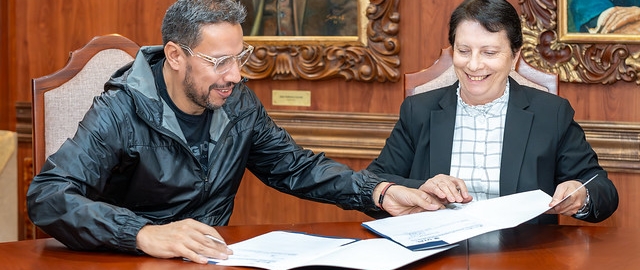 UTPL y Bienal de Cuenca firman convenio para impulsar el Congreso de las Nuevas Pedagogías del Arte Contemporáneo UTPL y Bienal de Cuenca firman convenio para impulsar el Congreso de las Nuevas Pedagogías del Arte Contemporáneo