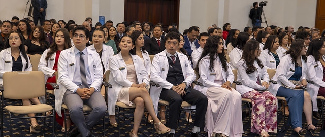 Imposición de Insignias – Carrera de Medicina