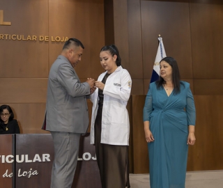 Imposición de Insignias – Carrera de Medicina Imposición de Insignias – Carrera de Medicina