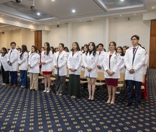 Ceremonia de imposición de mandiles a los estudiantes de 7mo ciclo de la carrera de Psicología Clínica