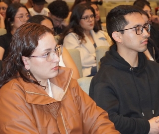Diálogos Éticos "El uso irrazonable de los antibióticos: una mirada ética" Diálogos Éticos "El uso irrazonable de los antibióticos: una mirada ética"