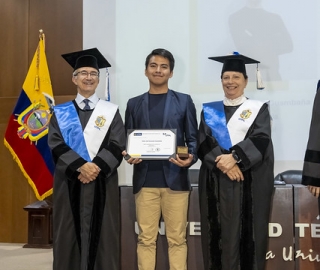 Homenaje a mejores estudiantes UTPL 2025 Homenaje a mejores estudiantes UTPL 2025