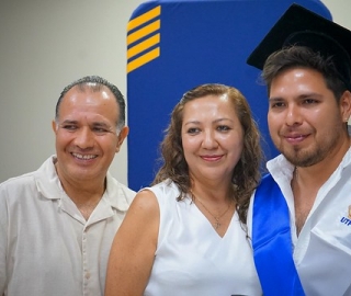 Nuevos profesionales de Galápagos recibieron su título