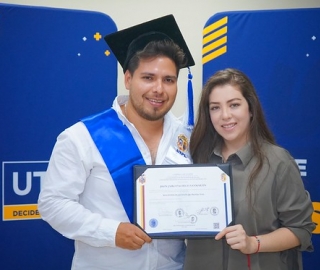 Nuevos profesionales de Galápagos recibieron su título Nuevos profesionales de Galápagos recibieron su título