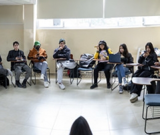Aldea Global: La internacionalización de la práctica artística dictado por el docente Óscar Verde, de la Universidad Autónoma de México