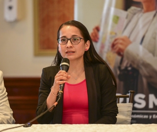 Rueda de prensa socialización de resultados del perfil turista a la ciudad de Loja en 2025.