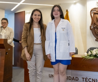 Estudiantes de Fisioterapia reciben sus mandiles