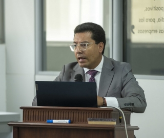 Presentación del libro "Seguridad, Paz y Desarrollo" de César Ulloa