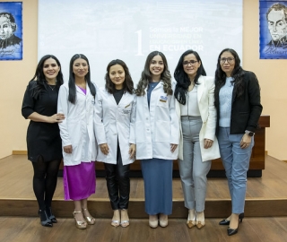 Imposición de mandiles a estudiantes de Nutrición y Dietética Imposición de mandiles a estudiantes de Nutrición y Dietética