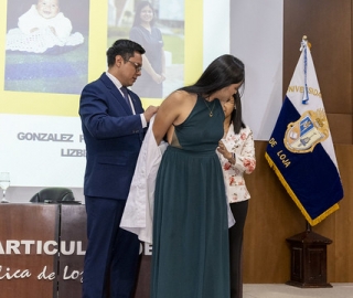 Imposición de mandiles a estudiantes de Fisioterapia