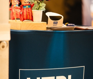 Obra de Teatro Los unos vs los otros Obra de Teatro Los unos vs los otros