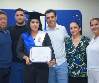 Nuevos profesionales de Galápagos recibieron su título