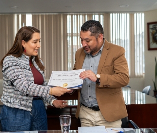 Entrega de Informe de Sostenibilidad del Centro de Gestión de Residuos Sólidos de Loja