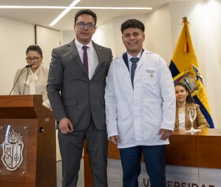 Estudiantes de Fisioterapia reciben sus mandiles Estudiantes de Fisioterapia reciben sus mandiles
