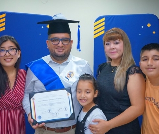 Nuevos profesionales de Galápagos recibieron su título Nuevos profesionales de Galápagos recibieron su título