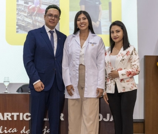 Imposición de mandiles a estudiantes de Fisioterapia