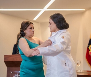 Imposición de mandiles a estudiantes de la carrera de Psicología Clínica