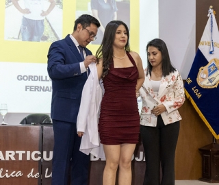 Imposición de mandiles a estudiantes de Fisioterapia