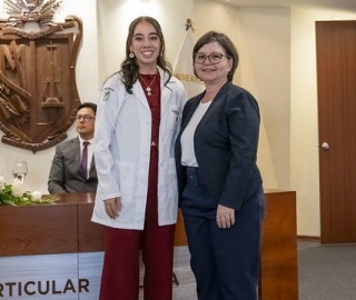 Estudiantes de Fisioterapia reciben sus mandiles