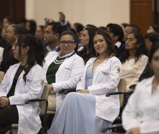 Imposición de Insignias – Carrera de Medicina