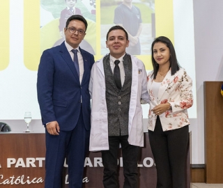 Imposición de mandiles a estudiantes de Fisioterapia