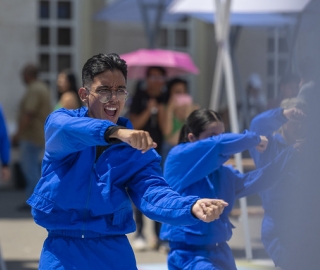 La UTPL participa en el Festival Internacional de Artes Vivas Loja con sus talentosos grupos de arte en la Plaza de la Cultura