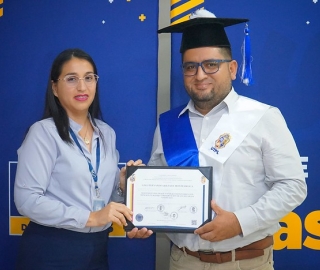 Nuevos profesionales de Galápagos recibieron su título Nuevos profesionales de Galápagos recibieron su título
