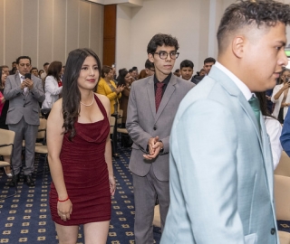 Imposición de mandiles a estudiantes de Fisioterapia