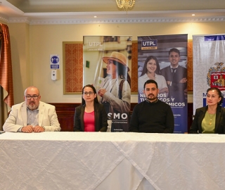 Rueda de prensa socialización de resultados del perfil turista a la ciudad de Loja en 2025.
