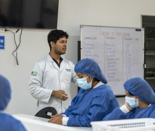 Talleres Académicos de Bioquímica y Farmacia y Geología