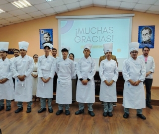 Ceremonia de investidura de los estudiantes de primer ciclo de la carrera de Gastronomía