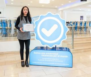 Entrega simbólica de acreditaciones internacionales otorgadas por la Agencia Acreditadora de Chile A&C.