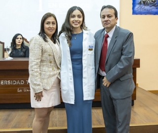Imposición de mandiles a estudiantes de Nutrición y Dietética Imposición de mandiles a estudiantes de Nutrición y Dietética